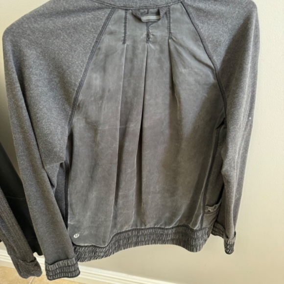 Lululemon Sweater Size 6 - Picture 2 of 2